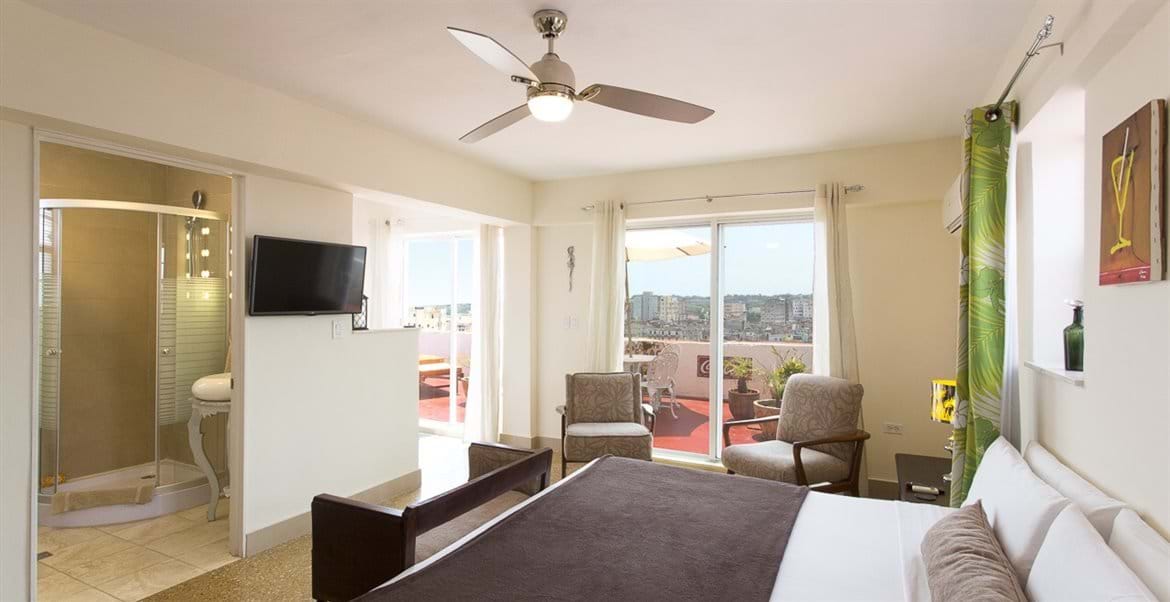 Tropicana Penthouse Suite, Luxury Vacation Apartment, Central Havana